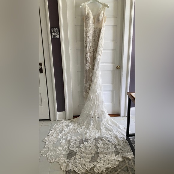 Calla Blanche Maura Wedding Dress (fall 2022) - Picture 2 of 7